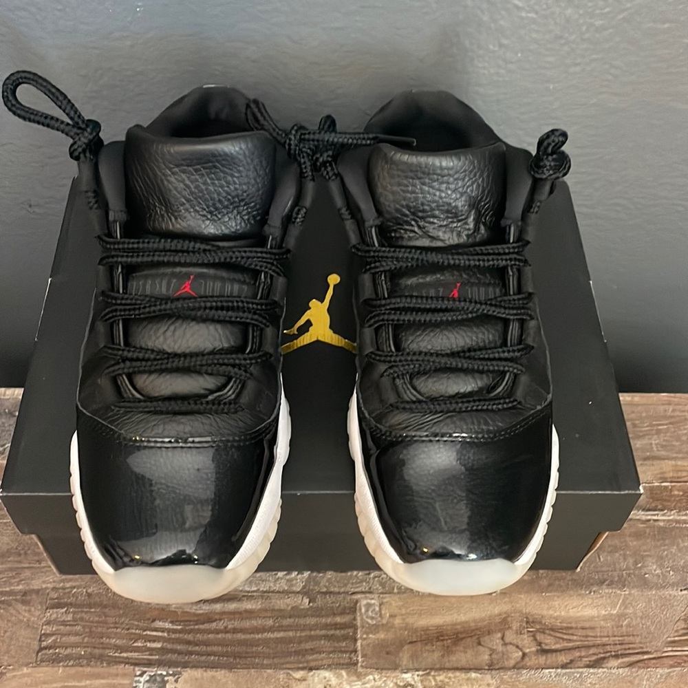 Air Jordan 11 retro low.
